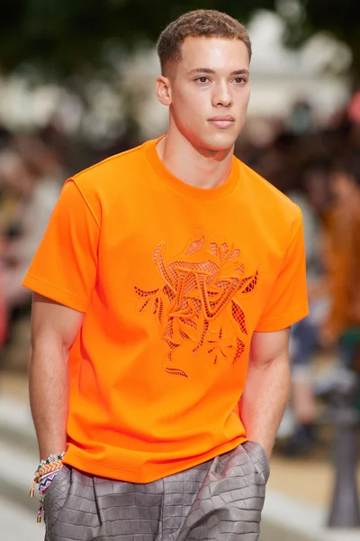 Look 94